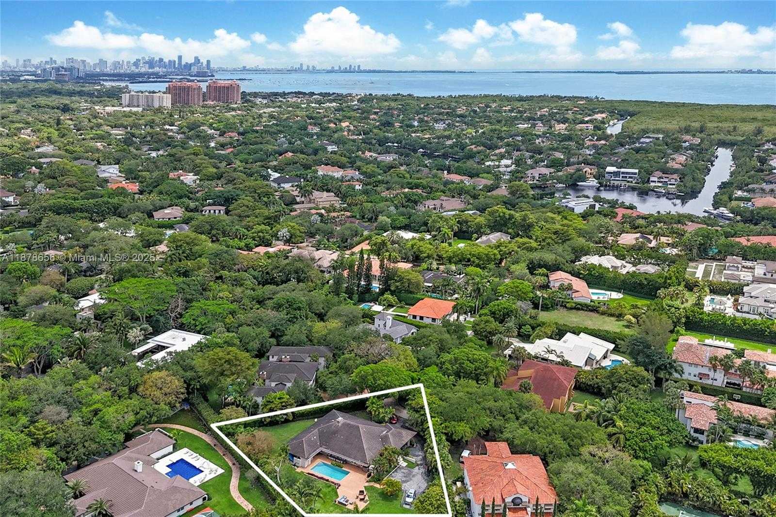 Small Image of 8290 LA RAMPA ST, Coral Gables Number 6