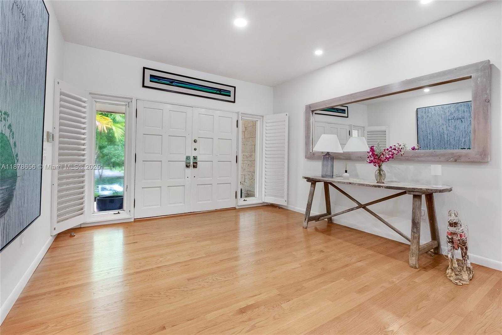 Small Image of 8290 LA RAMPA ST, Coral Gables Number 9