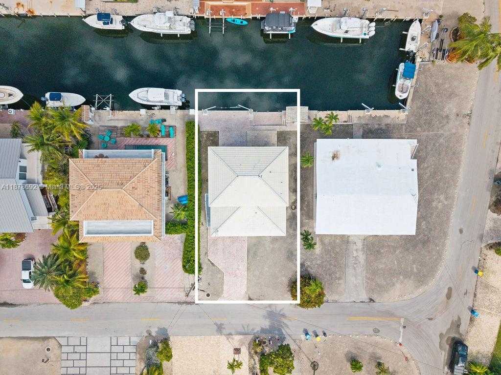 Small Image of 106 LISBON CT, Islamorada Number 7