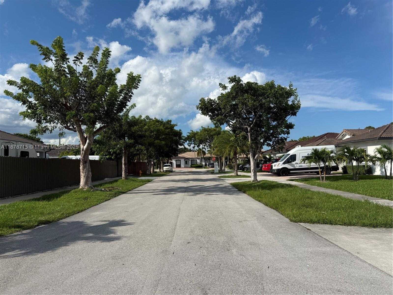 Small Image of 613 SOUTH EAST 14TH PL, Homestead Number 2