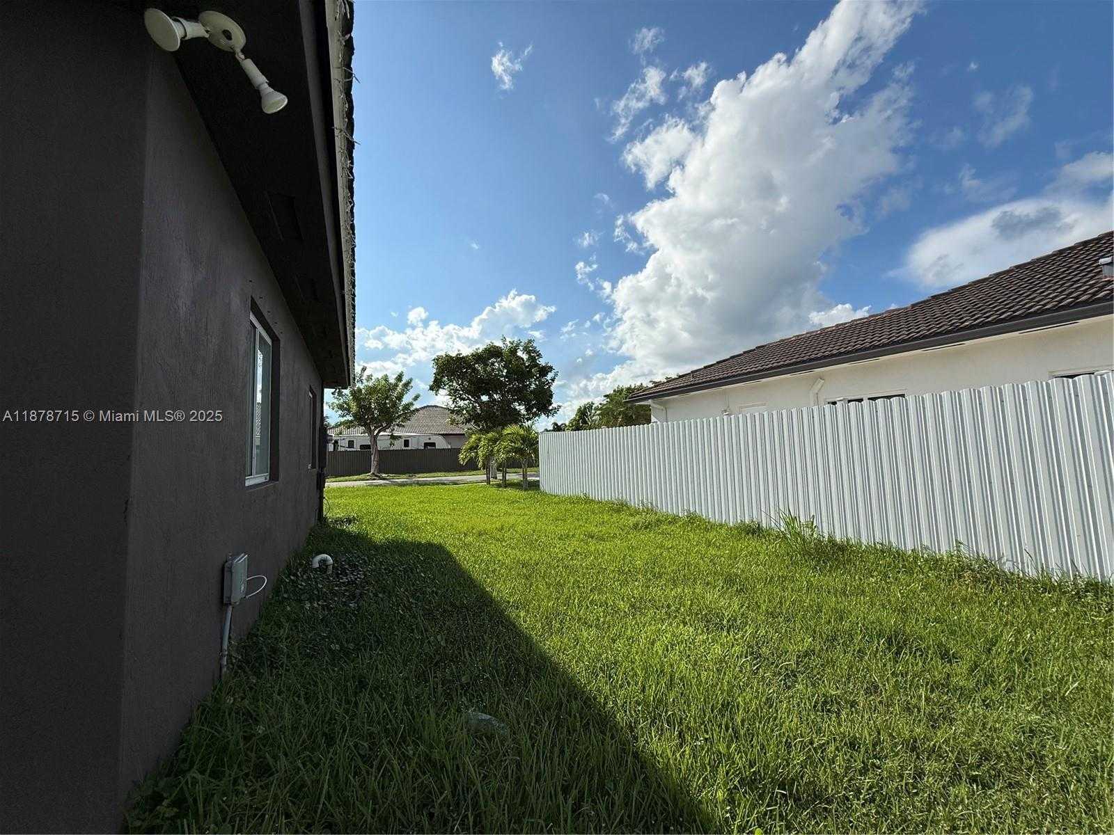 Small Image of 613 SOUTH EAST 14TH PL, Homestead Number 23
