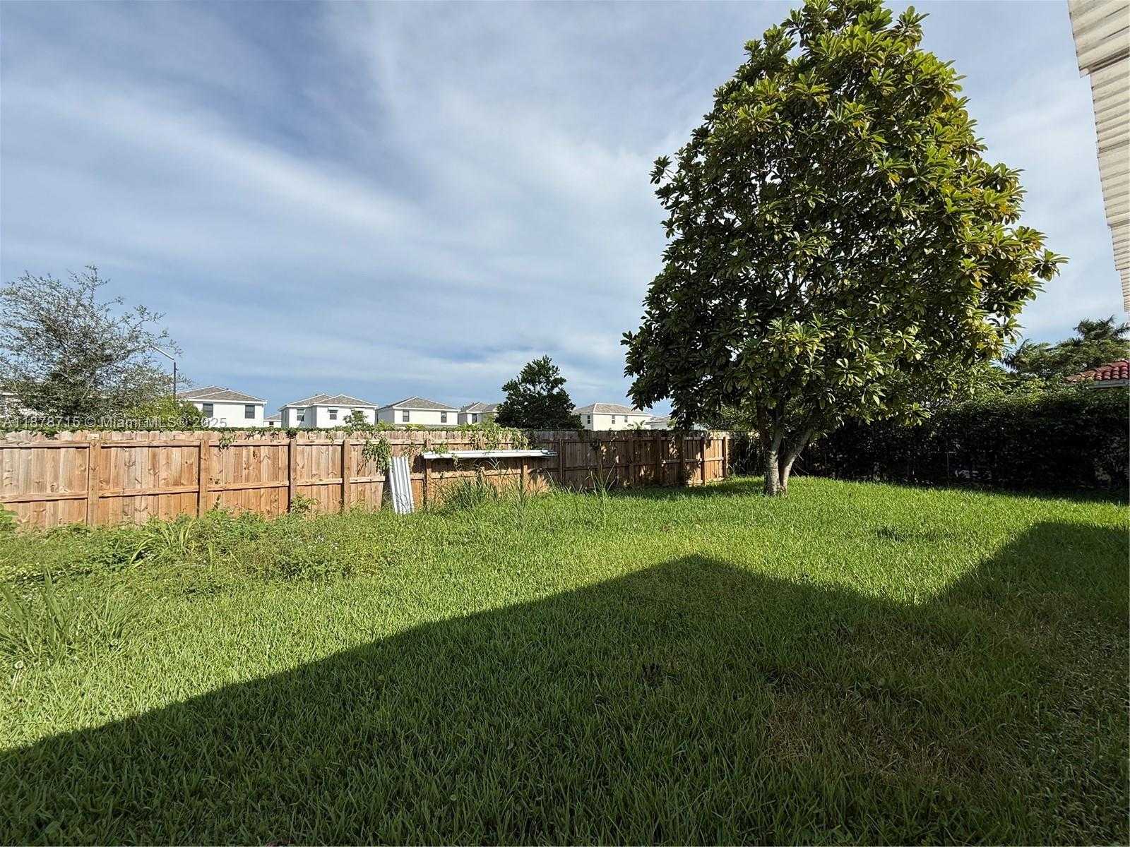 Small Image of 613 SOUTH EAST 14TH PL, Homestead Number 25