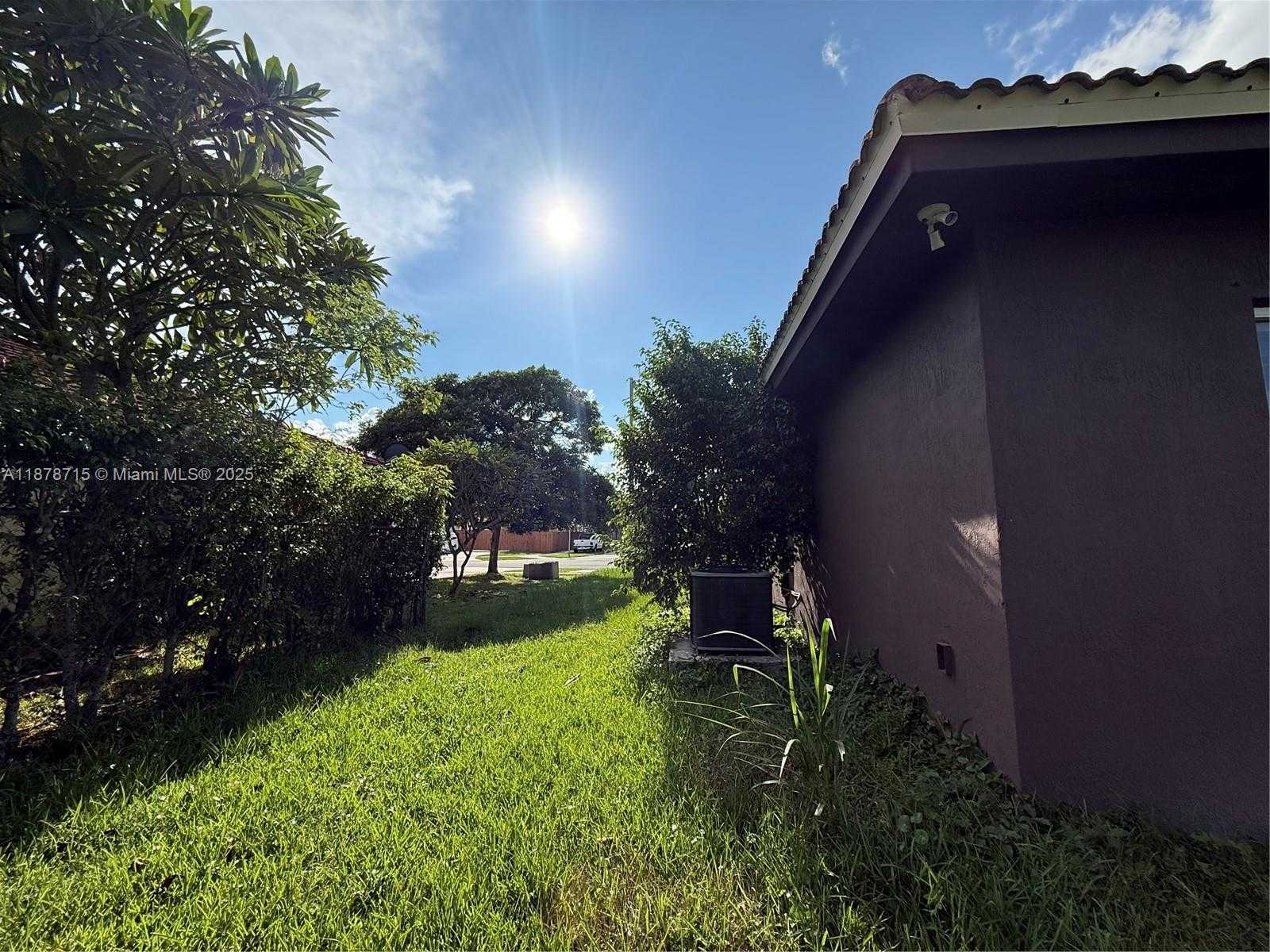Small Image of 613 SOUTH EAST 14TH PL, Homestead Number 28