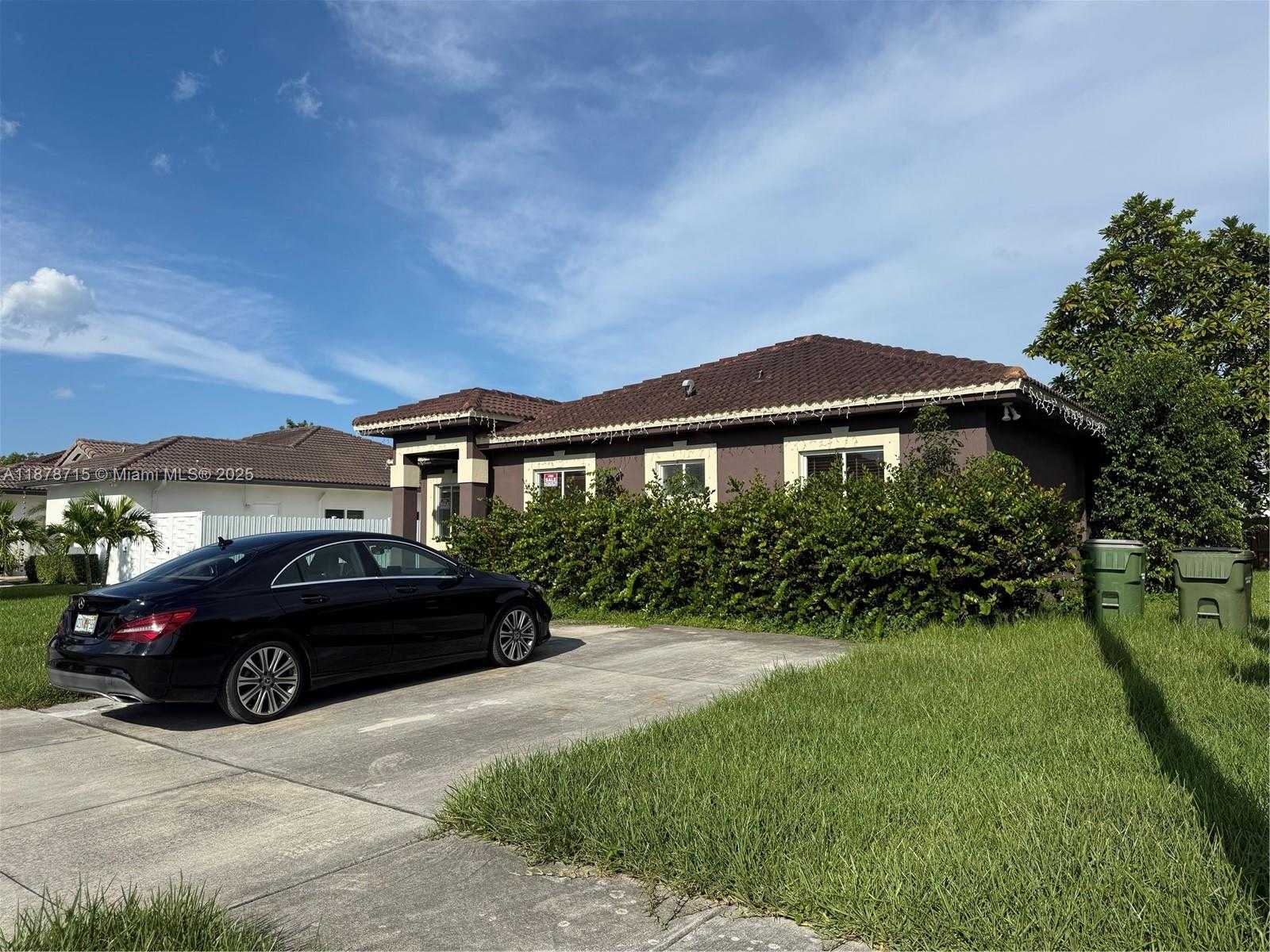 Small Image of 613 SOUTH EAST 14TH PL, Homestead Number 4