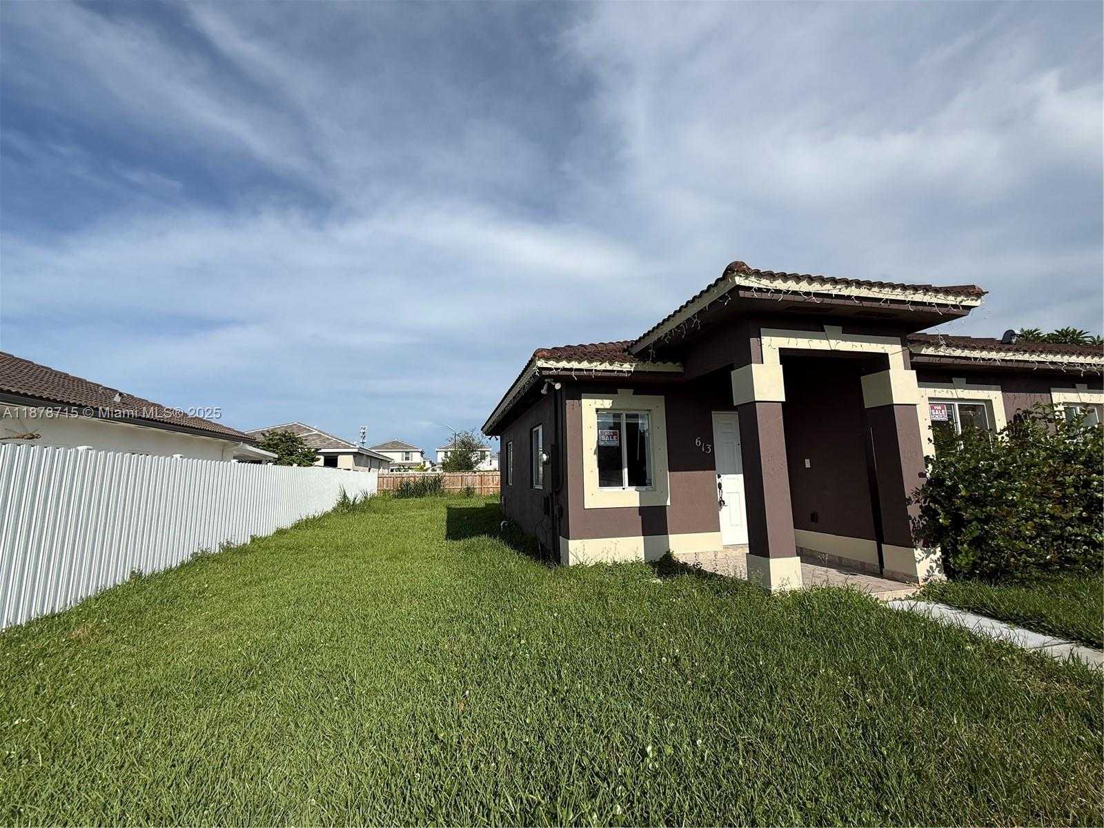 Small Image of 613 SOUTH EAST 14TH PL, Homestead Number 5