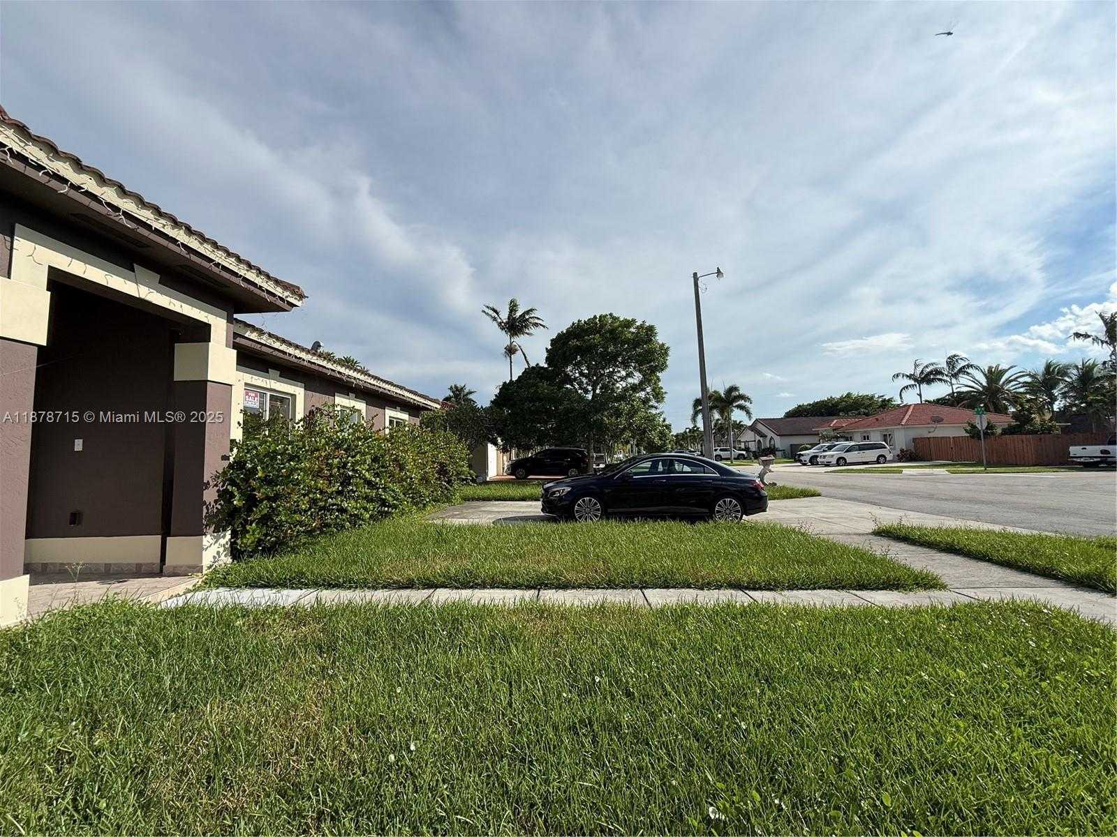 Small Image of 613 SOUTH EAST 14TH PL, Homestead Number 6