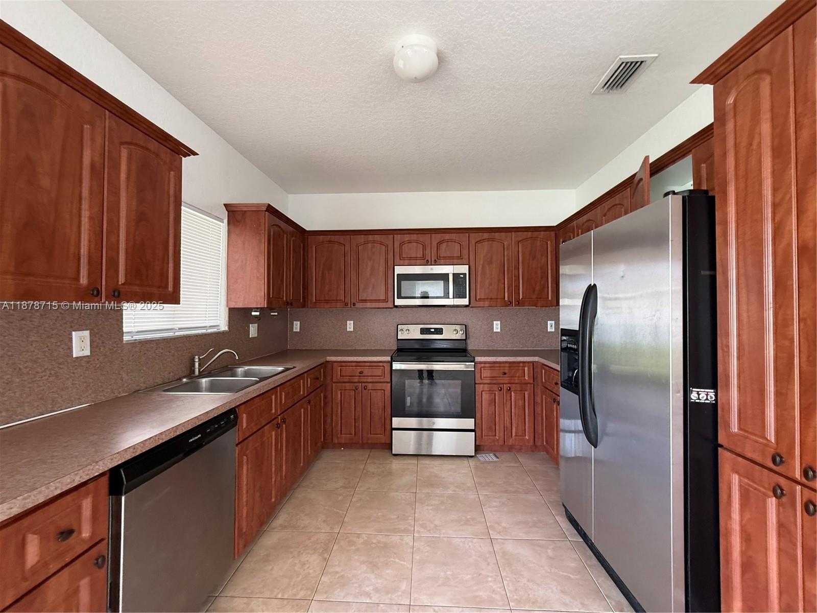 Small Image of 613 SOUTH EAST 14TH PL, Homestead Number 9
