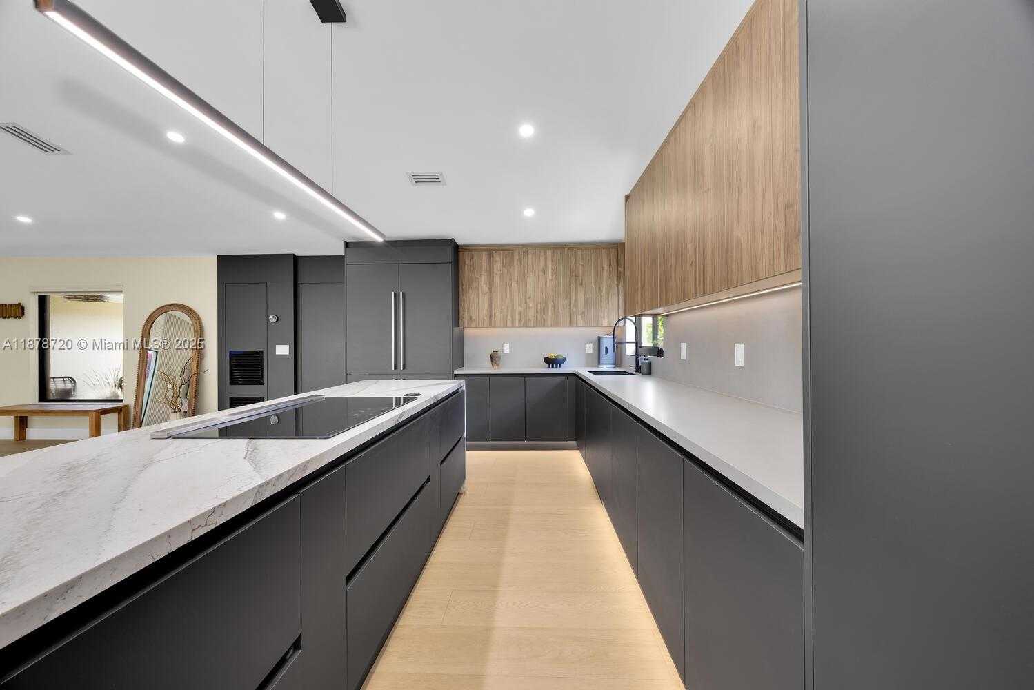 Small Image of 10448 SOUTH WEST 23RD ST, Miami Number 2