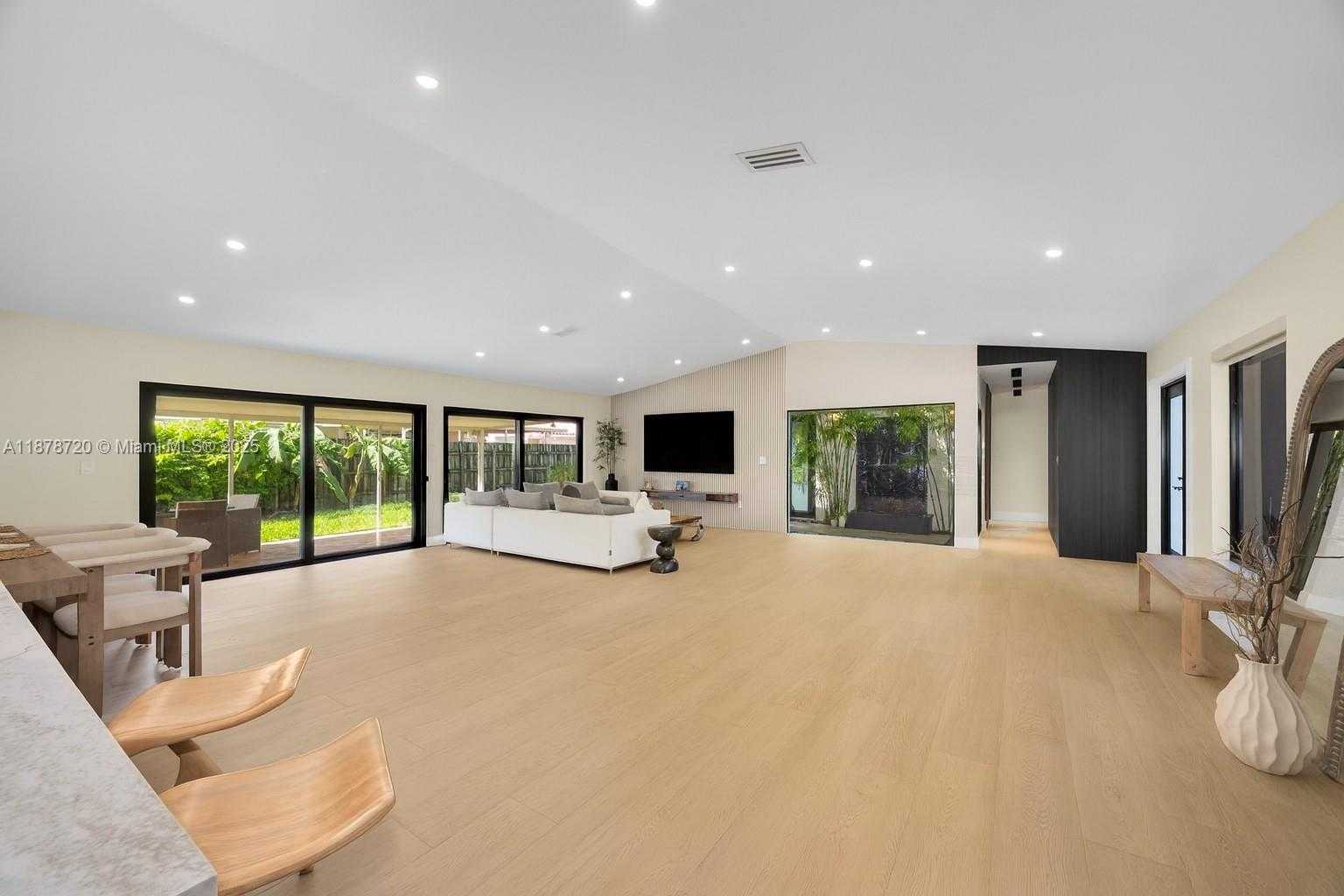 Small Image of 10448 SOUTH WEST 23RD ST, Miami Number 8