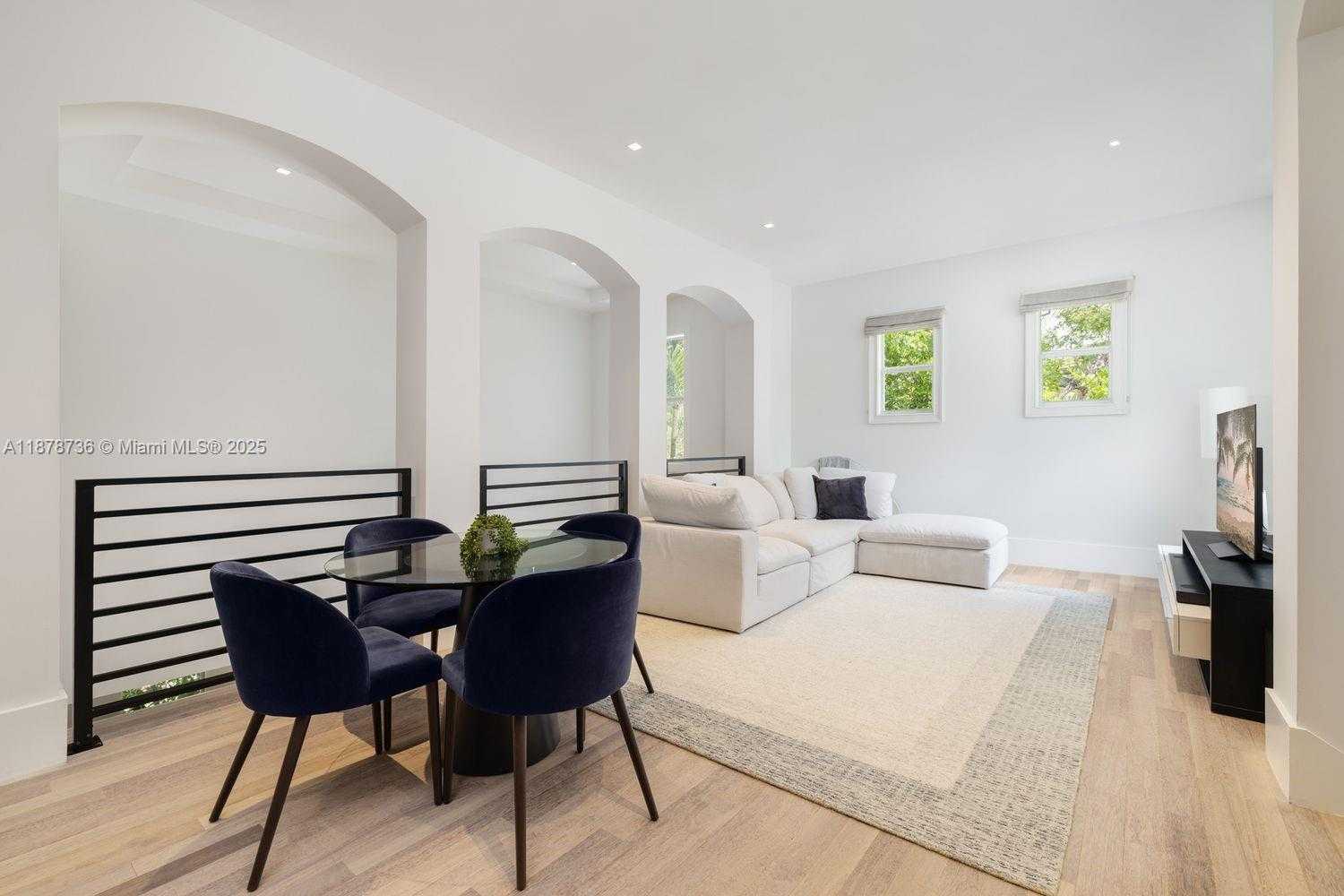 Small Image of 1866 TIGERTAIL AVE, Miami Number 13