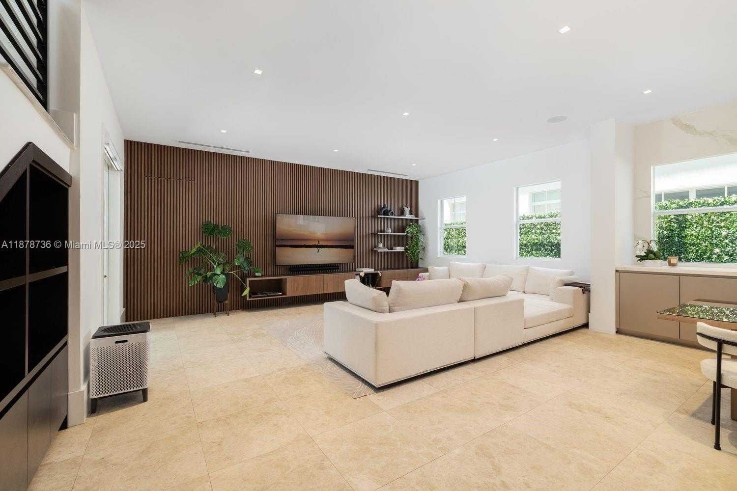 Small Image of 1866 TIGERTAIL AVE, Miami Number 7