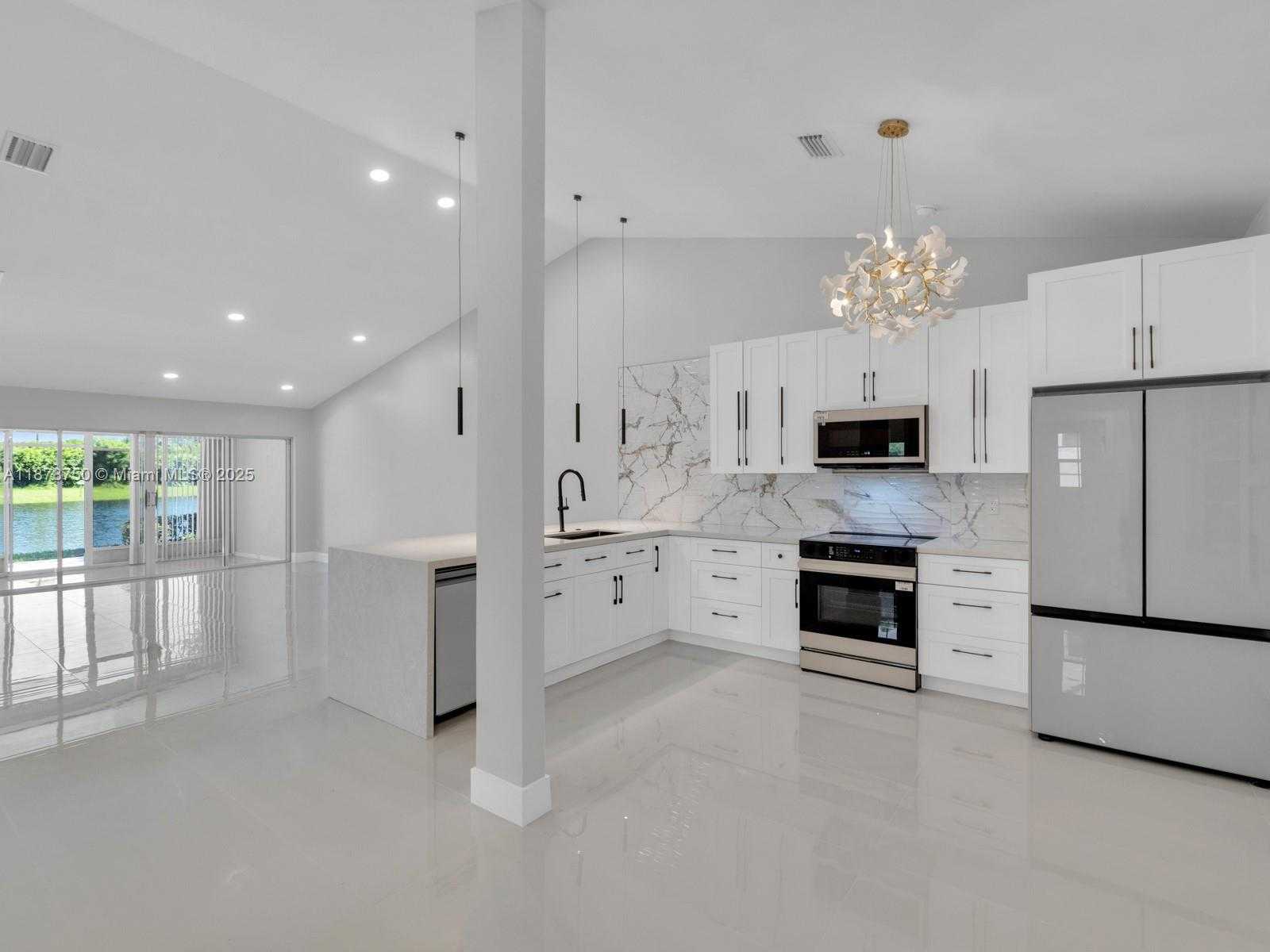 Small Image of 7889 LAKE SANDS DR, Delray Beach Number 10
