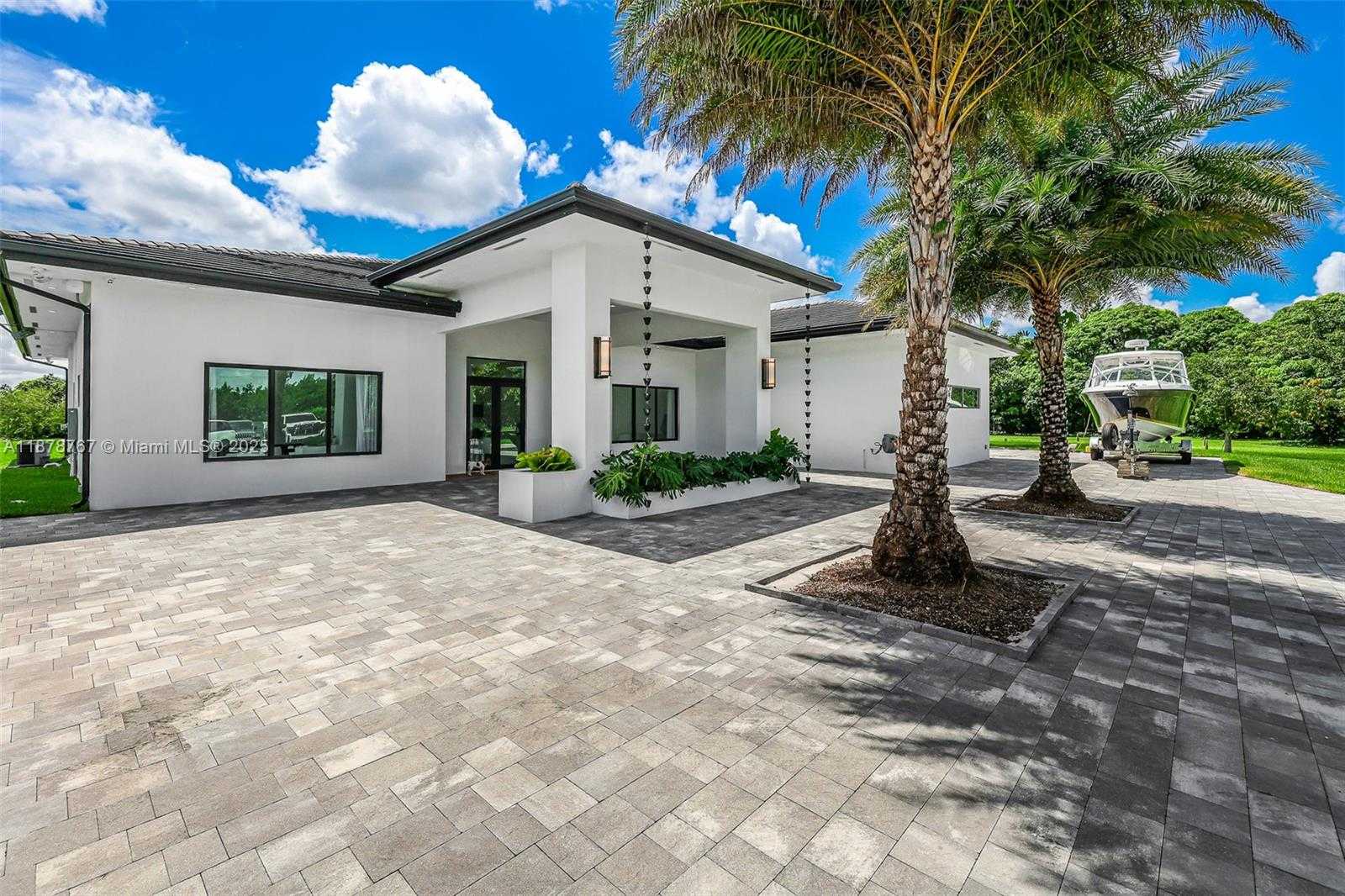 Small Image of 17950 SOUTH WEST 192ND ST, Miami Number 11