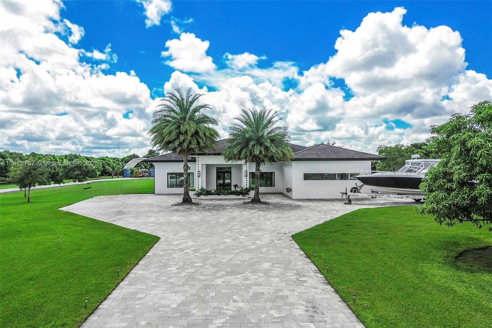 Small Image of 17950 SOUTH WEST 192ND ST, Miami Number 3