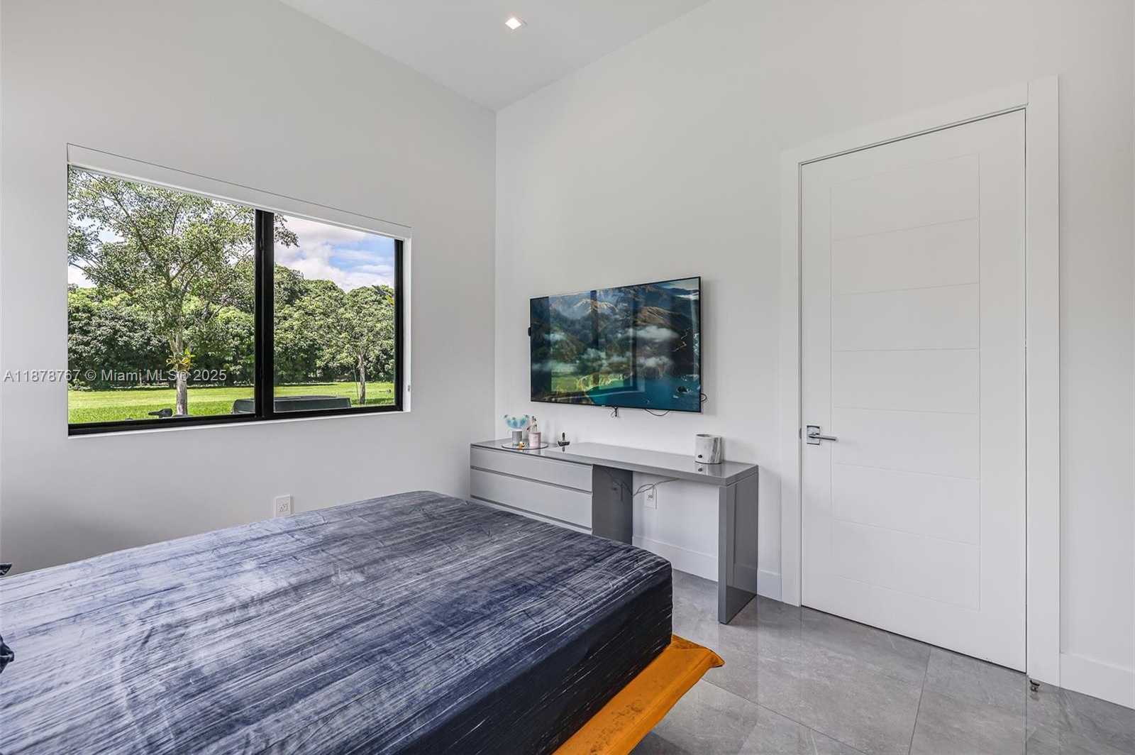 Small Image of 17950 SOUTH WEST 192ND ST, Miami Number 30