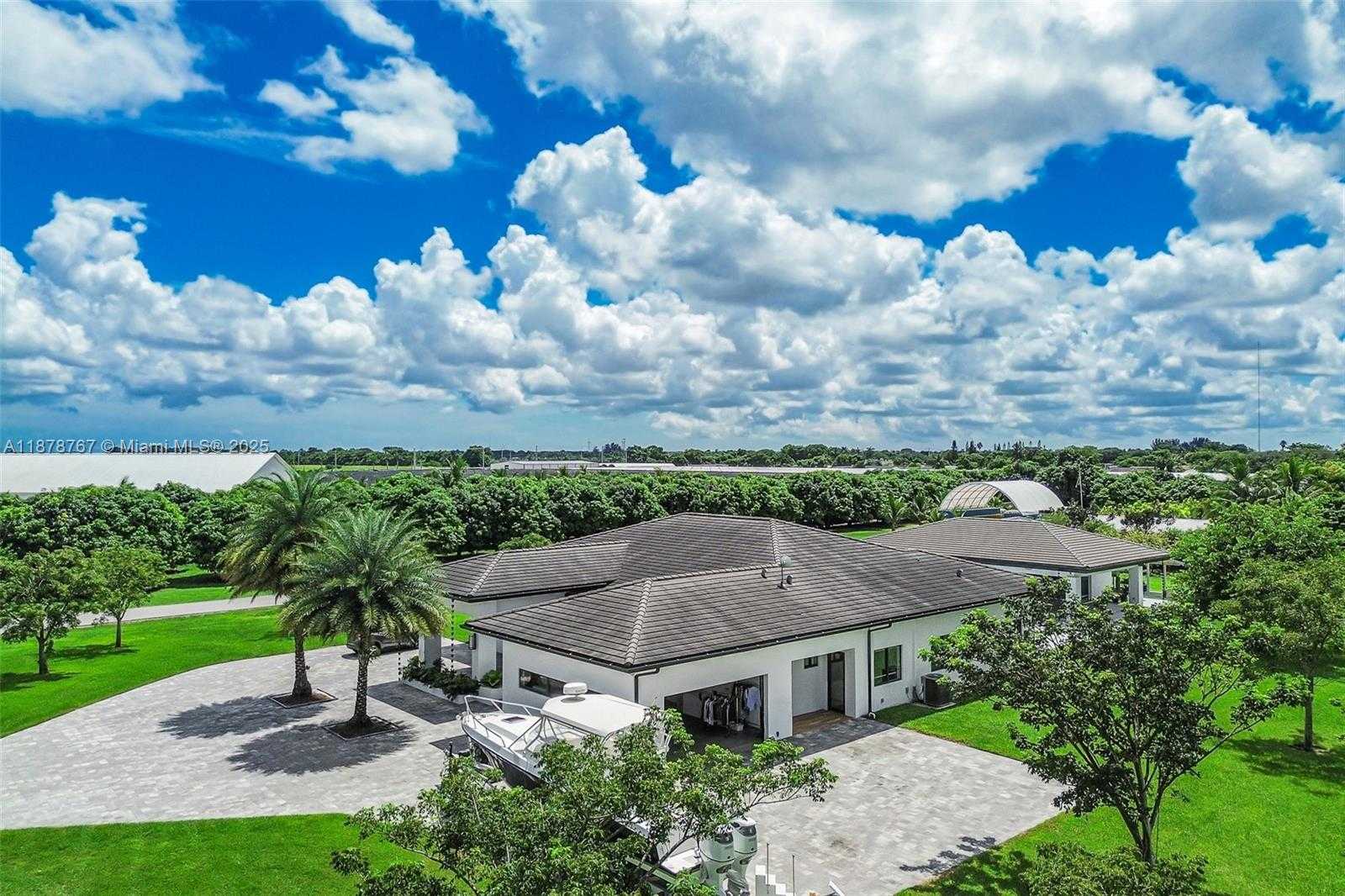 Small Image of 17950 SOUTH WEST 192ND ST, Miami Number 4