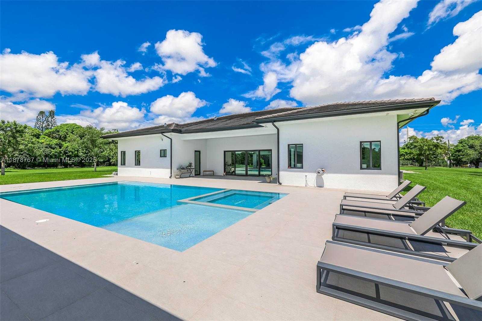 Small Image of 17950 SOUTH WEST 192ND ST, Miami Number 6