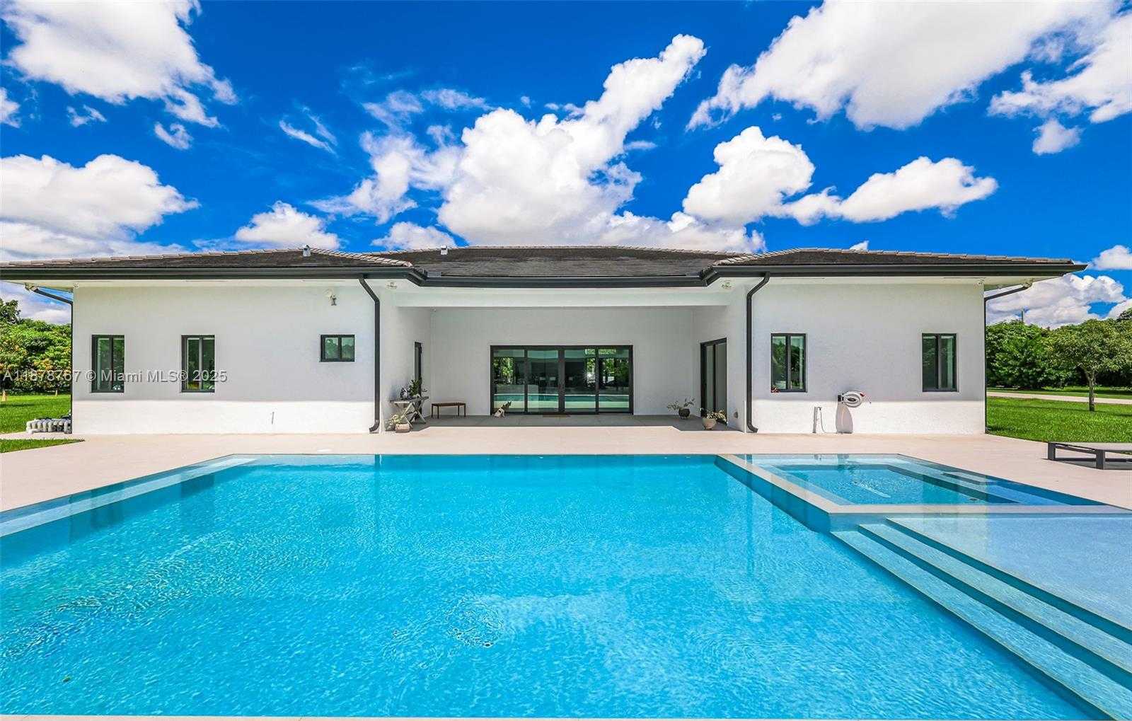 Small Image of 17950 SOUTH WEST 192ND ST, Miami Number 7