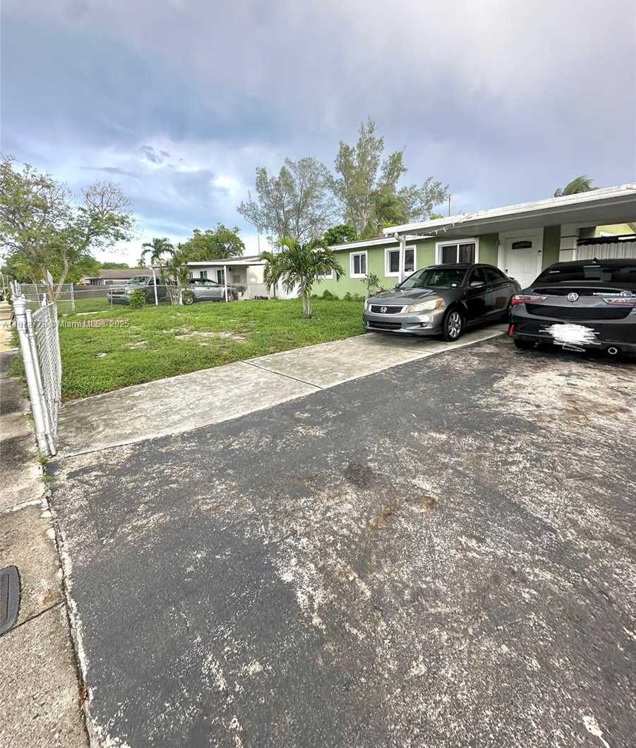 Small Image of 1620 NORTH WEST 15TH PL, Fort Lauderdale Number 2