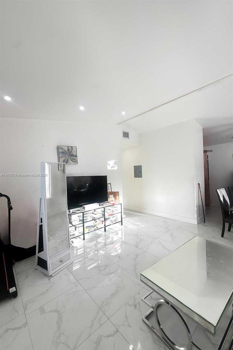 Small Image of 1620 NORTH WEST 15TH PL, Fort Lauderdale Number 3