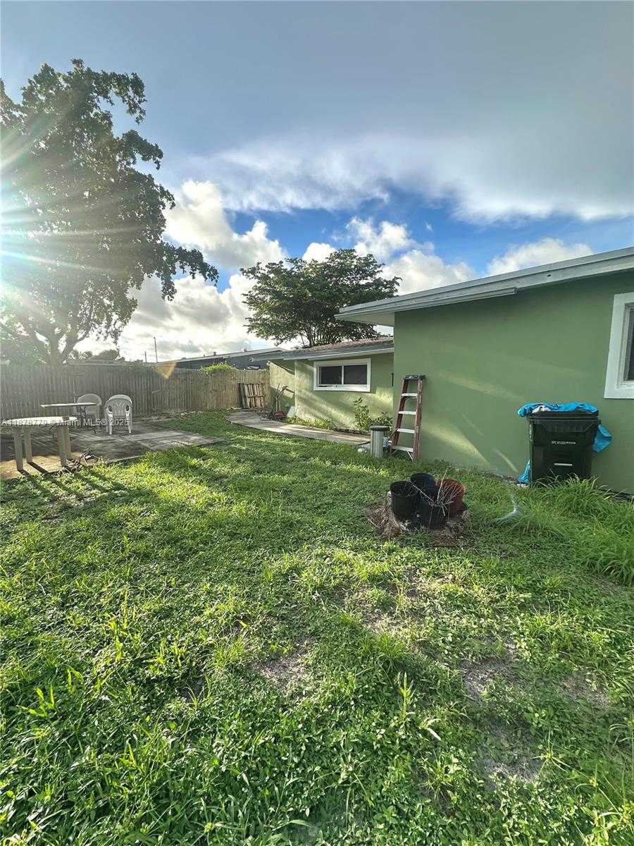 Small Image of 1620 NORTH WEST 15TH PL, Fort Lauderdale Number 8