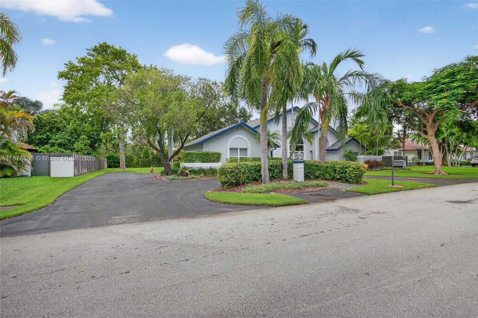 Small Image of 8091 SOUTH WEST 188TH ST, Cutler Bay Number 2