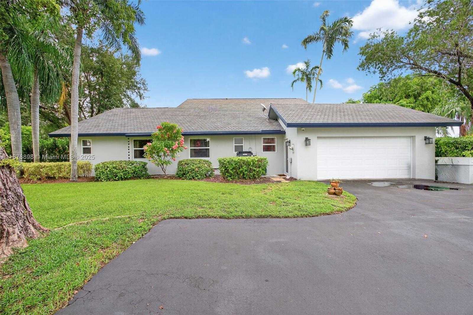 Small Image of 8091 SOUTH WEST 188TH ST, Cutler Bay Number 3