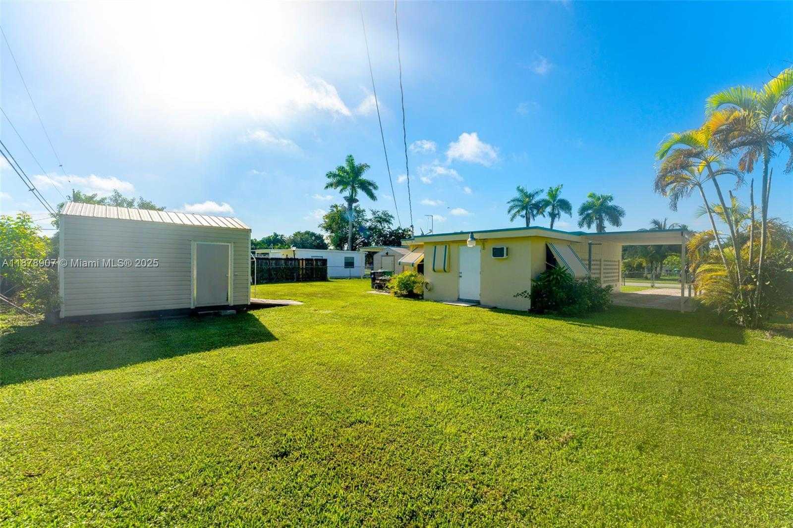 Small Image of 15445 GARFIELD DR, Homestead Number 12