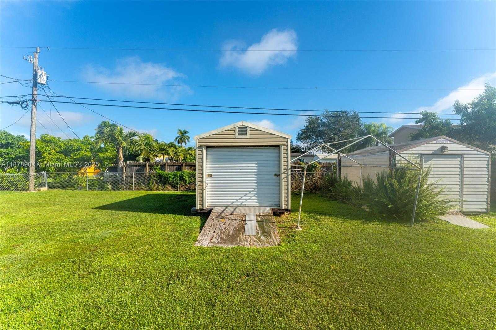 Small Image of 15445 GARFIELD DR, Homestead Number 13