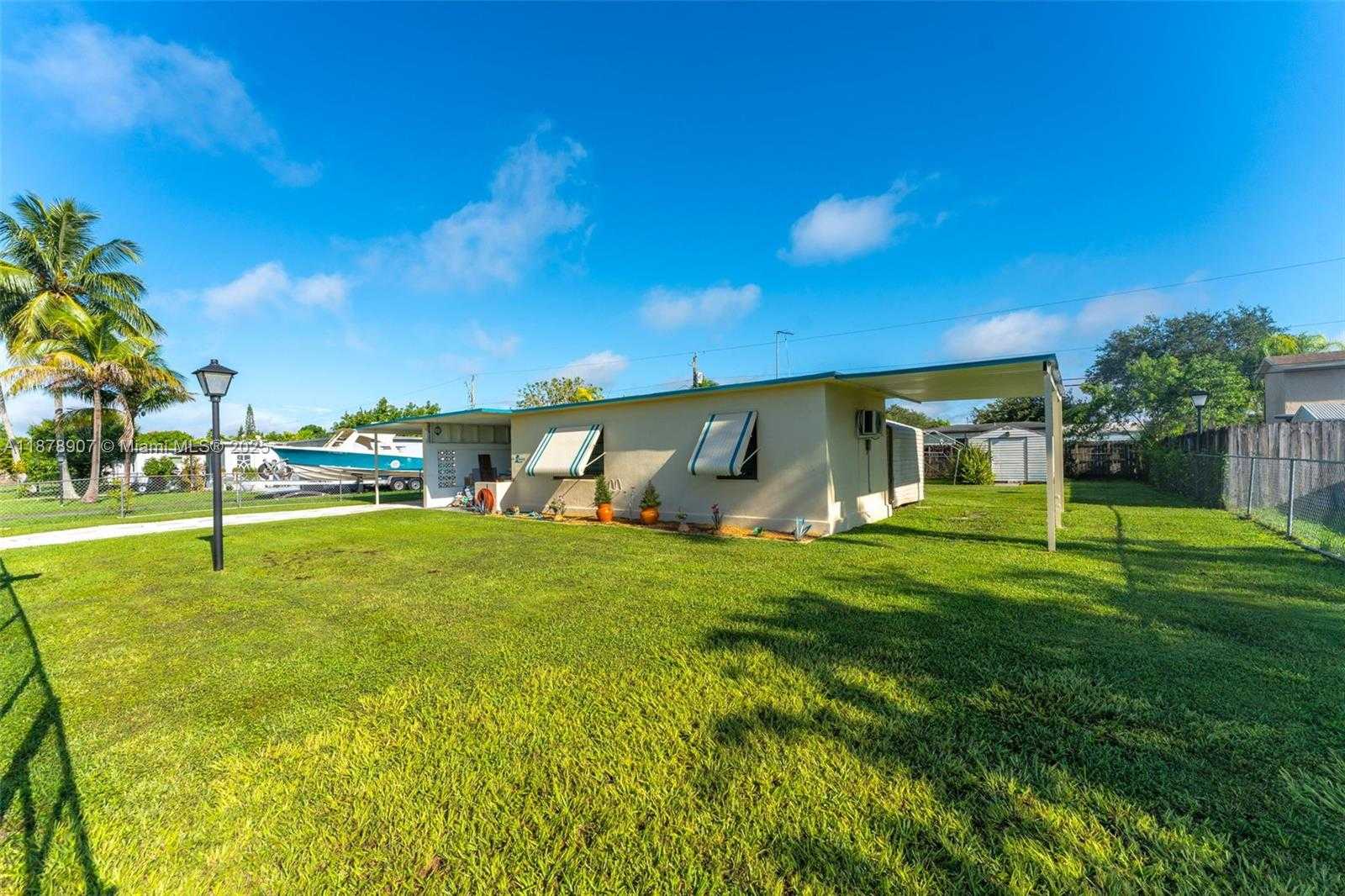 Small Image of 15445 GARFIELD DR, Homestead Number 4