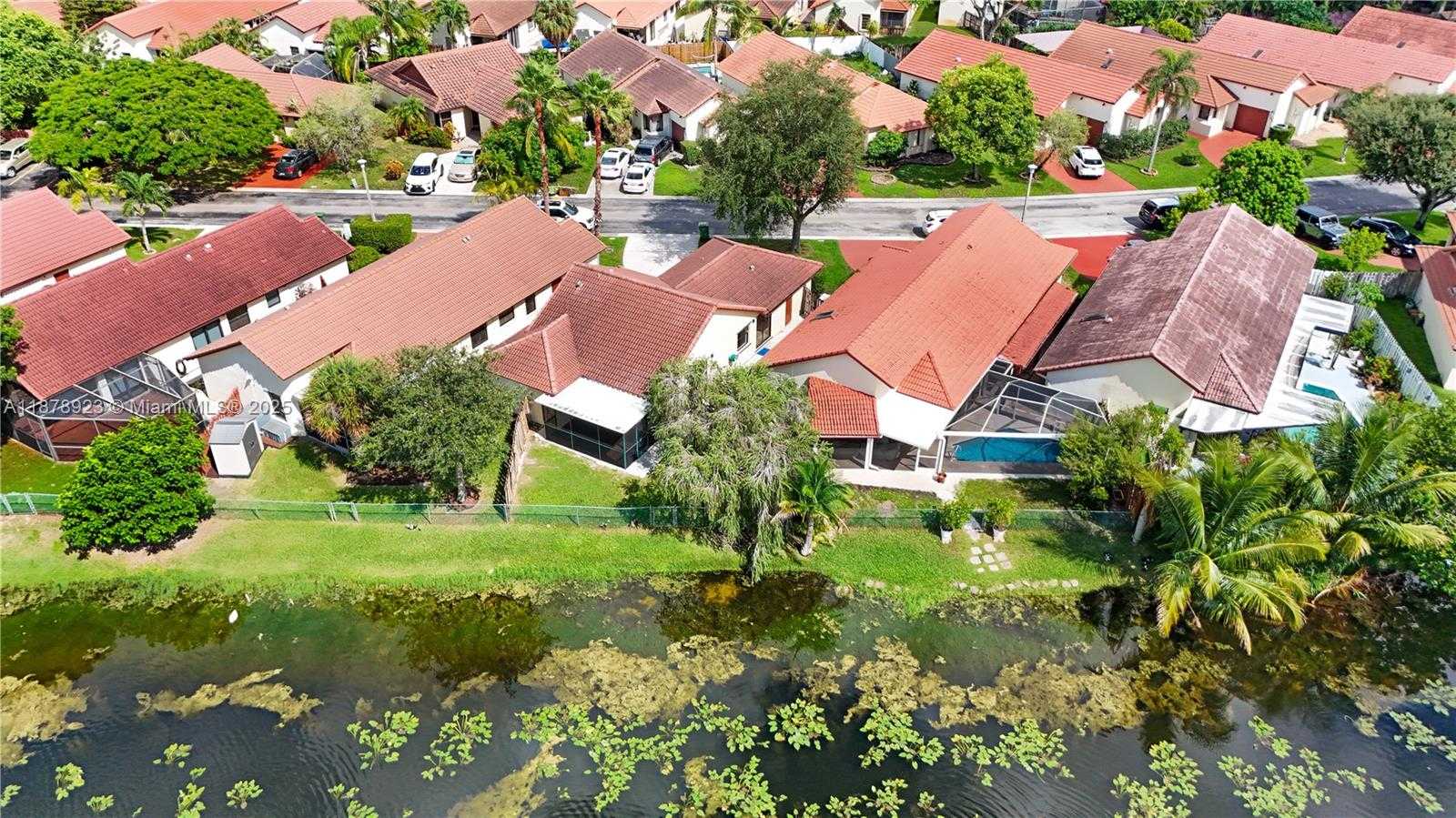 Small Image of 640 SOUTH WEST 113TH TER, Pembroke Pines Number 11