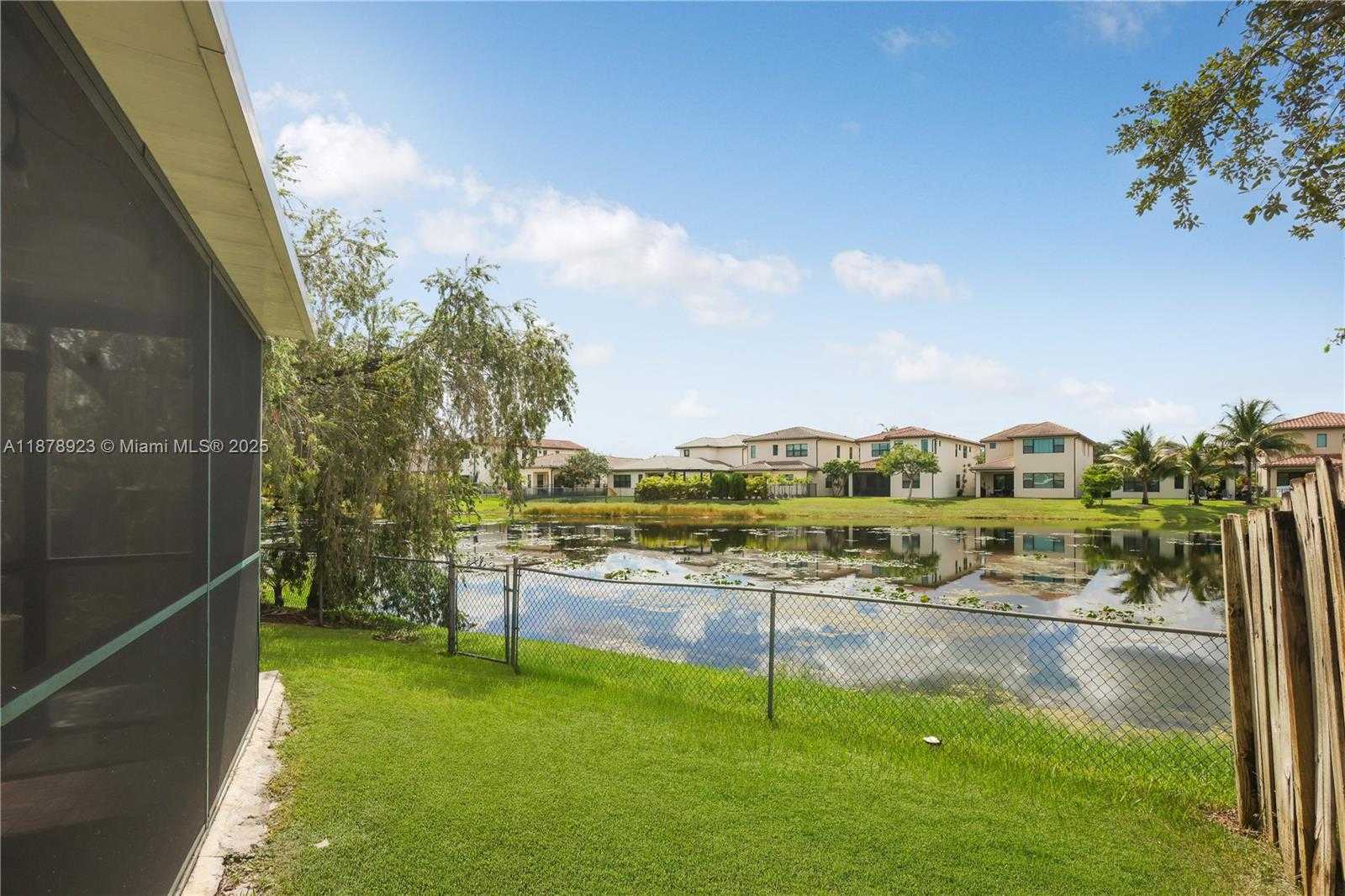 Small Image of 640 SOUTH WEST 113TH TER, Pembroke Pines Number 15