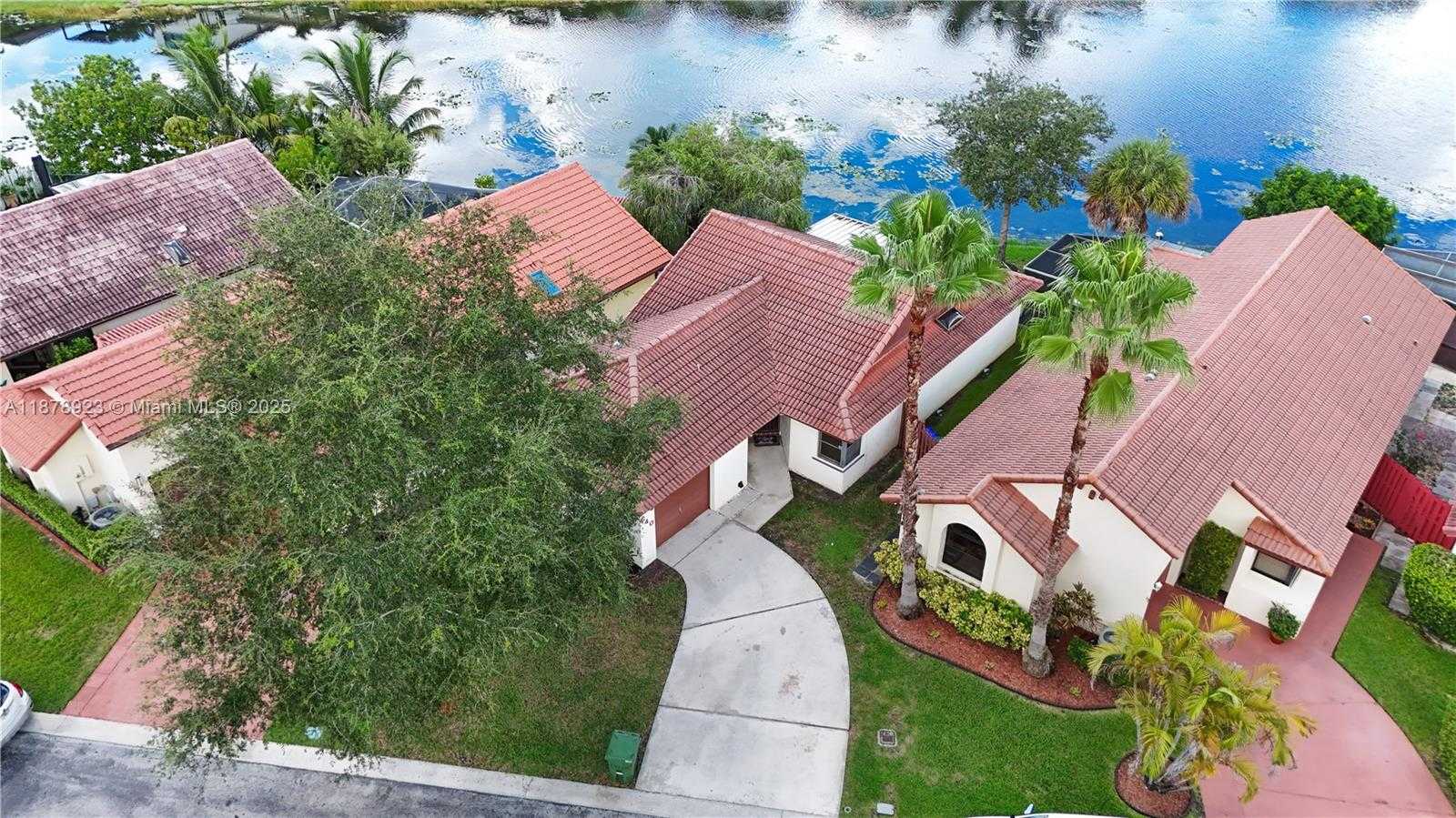 Small Image of 640 SOUTH WEST 113TH TER, Pembroke Pines Number 16