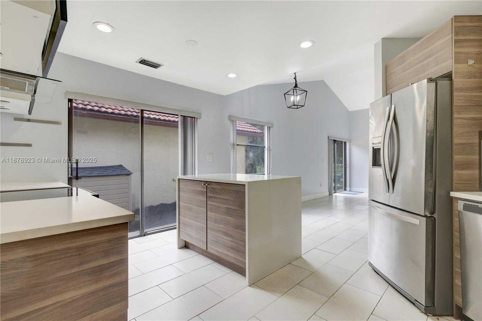 Small Image of 640 SOUTH WEST 113TH TER, Pembroke Pines Number 22