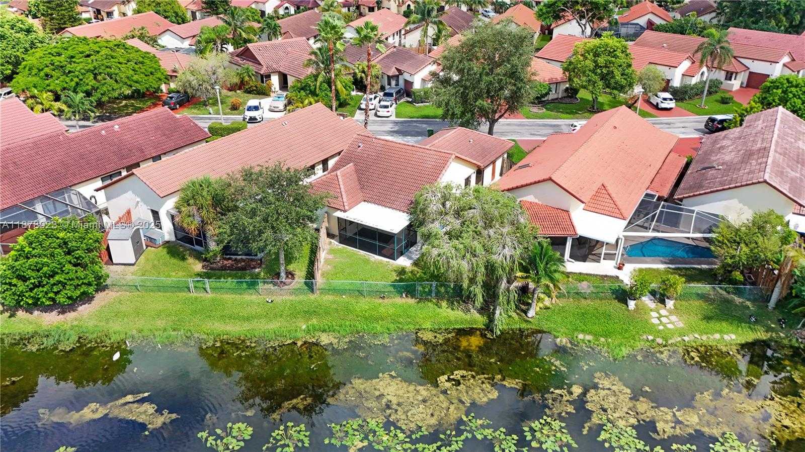 Small Image of 640 SOUTH WEST 113TH TER, Pembroke Pines Number 26