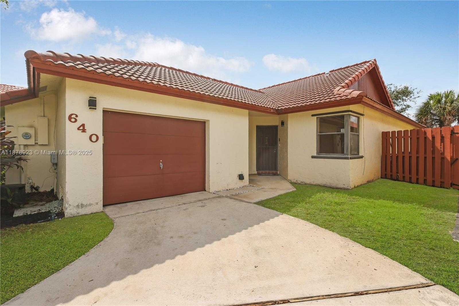 Small Image of 640 SOUTH WEST 113TH TER, Pembroke Pines Number 33