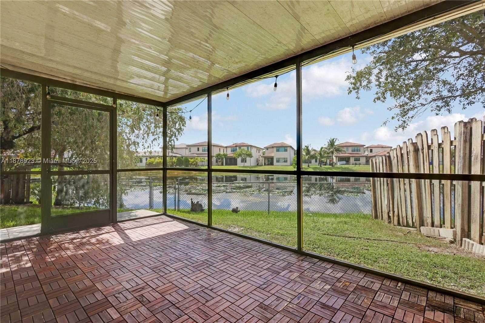 Small Image of 640 SOUTH WEST 113TH TER, Pembroke Pines Number 5