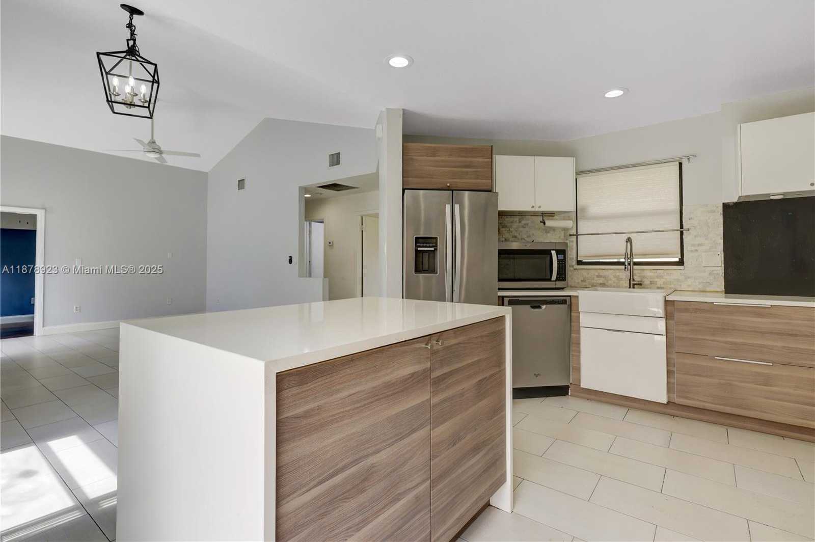 Small Image of 640 SOUTH WEST 113TH TER, Pembroke Pines Number 7