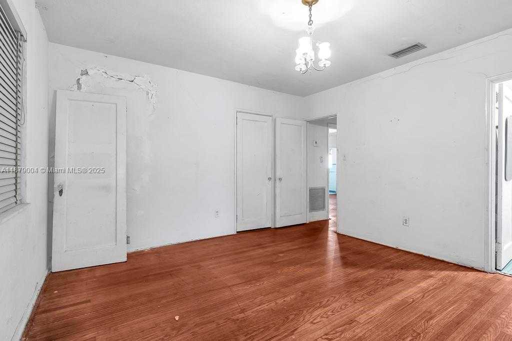 Small Image of 515 WEST 30TH ST, Miami Beach Number 19