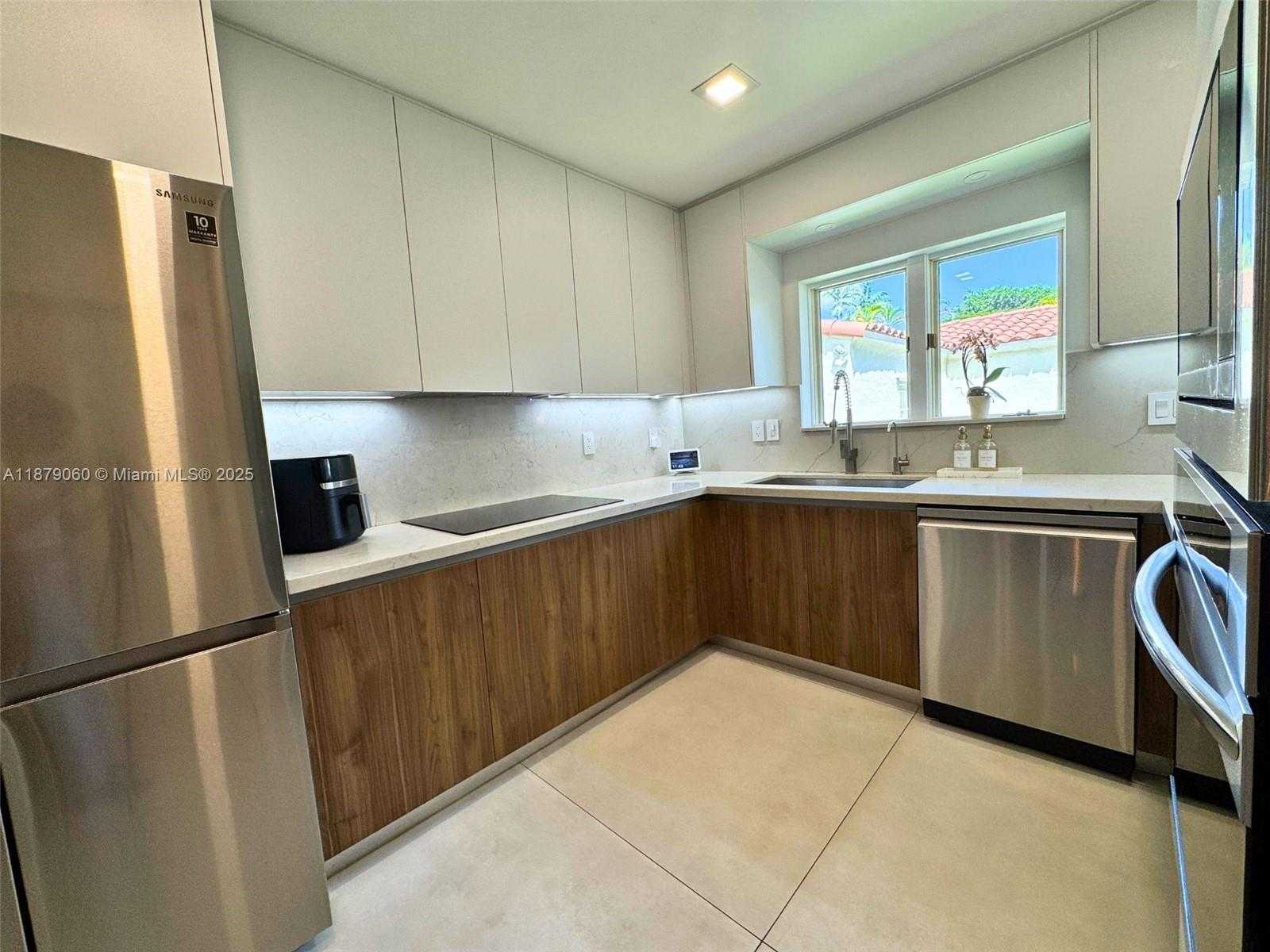 Small Image of 1502 ALBERCA ST, Coral Gables Number 10