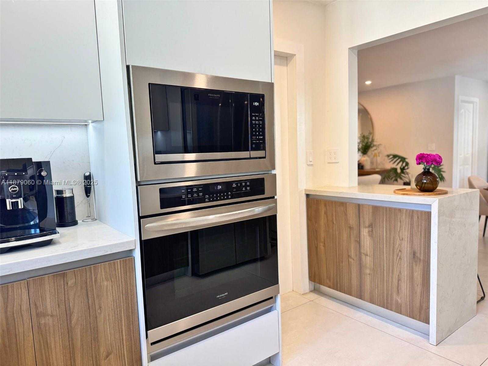 Small Image of 1502 ALBERCA ST, Coral Gables Number 13