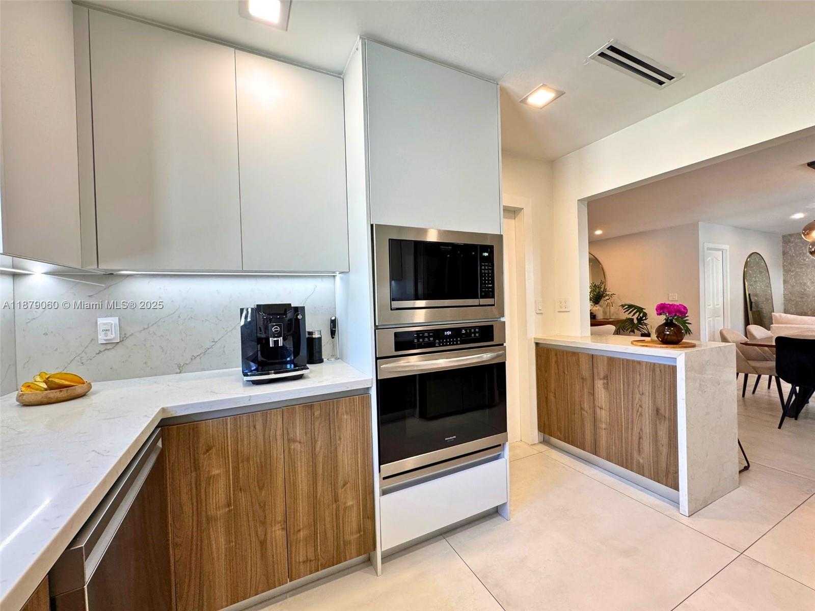Small Image of 1502 ALBERCA ST, Coral Gables Number 15