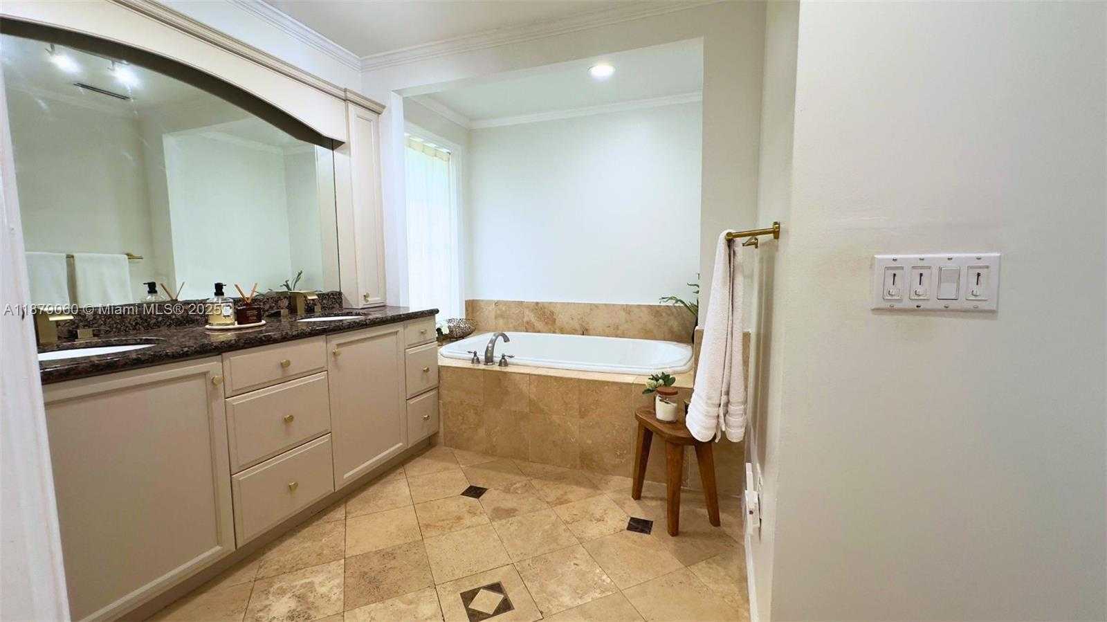 Small Image of 1502 ALBERCA ST, Coral Gables Number 32