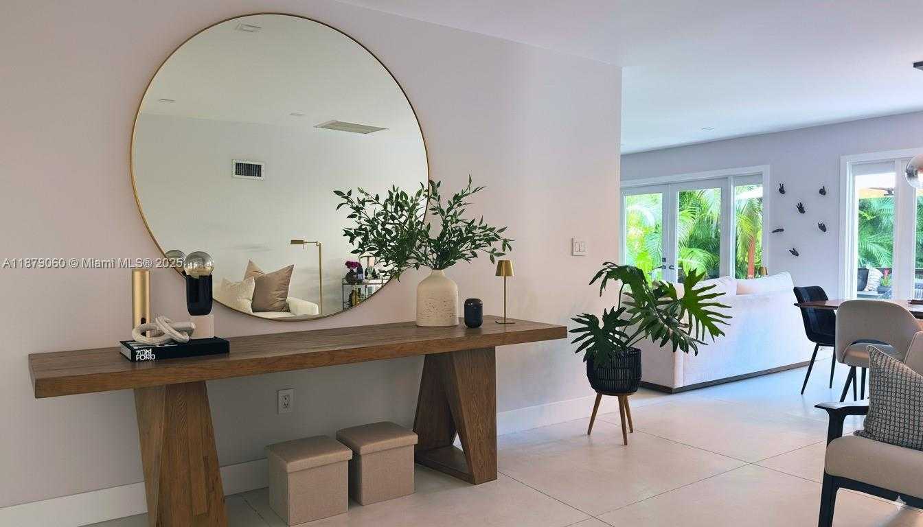 Small Image of 1502 ALBERCA ST, Coral Gables Number 4