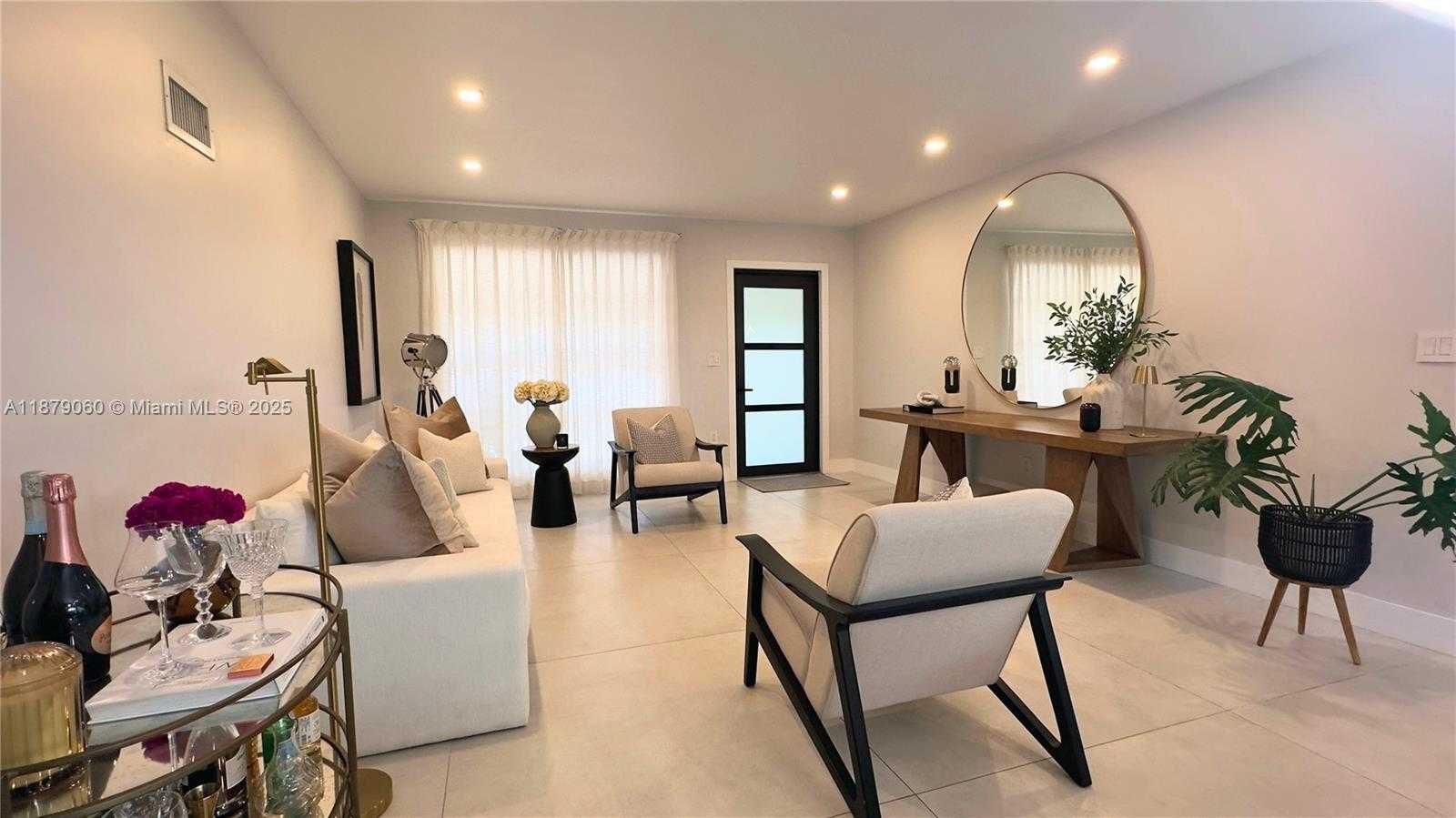 Small Image of 1502 ALBERCA ST, Coral Gables Number 5