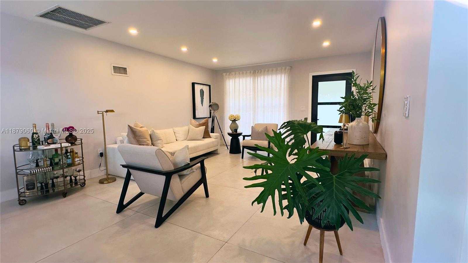 Small Image of 1502 ALBERCA ST, Coral Gables Number 6