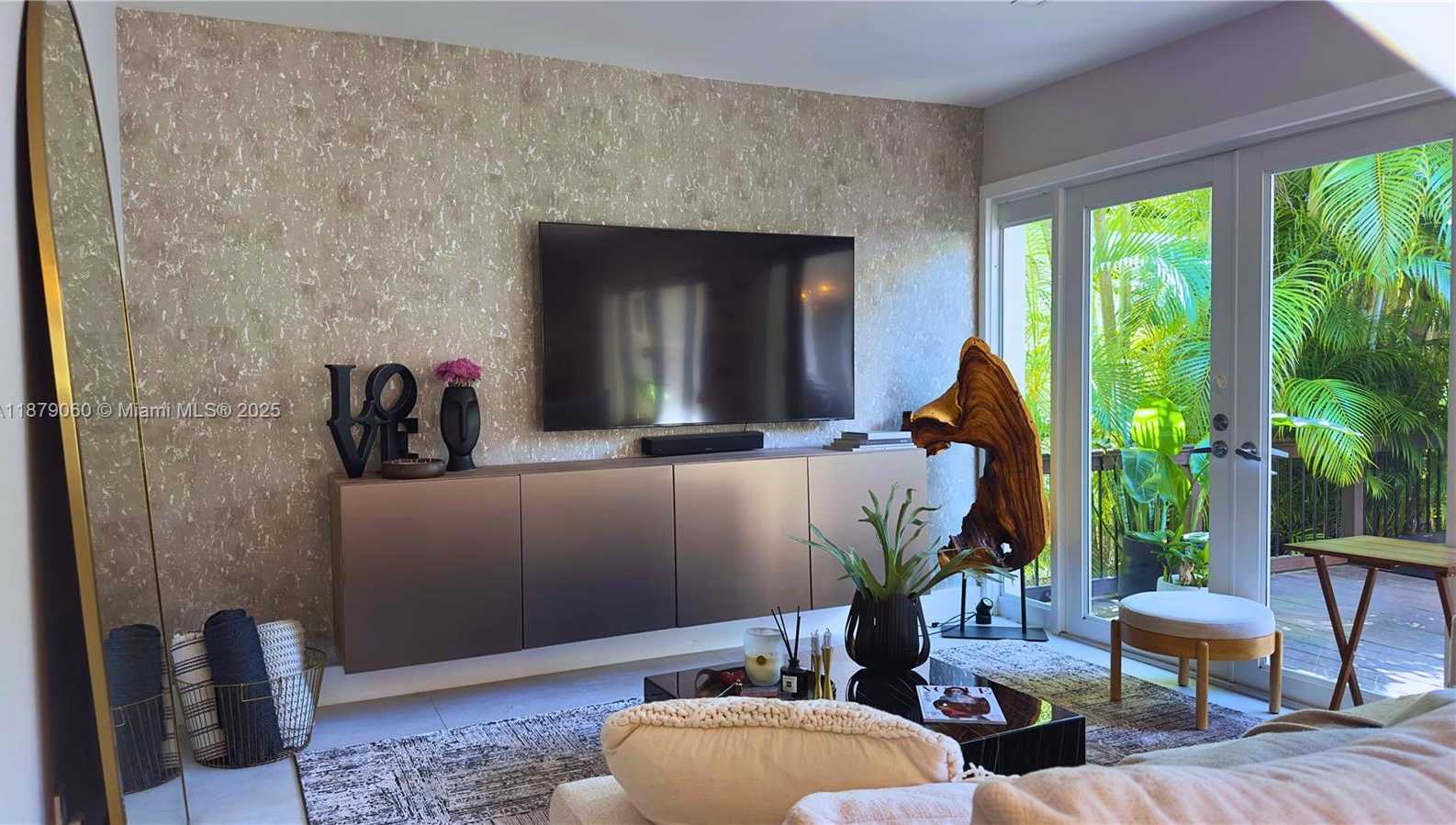 Small Image of 1502 ALBERCA ST, Coral Gables Number 7