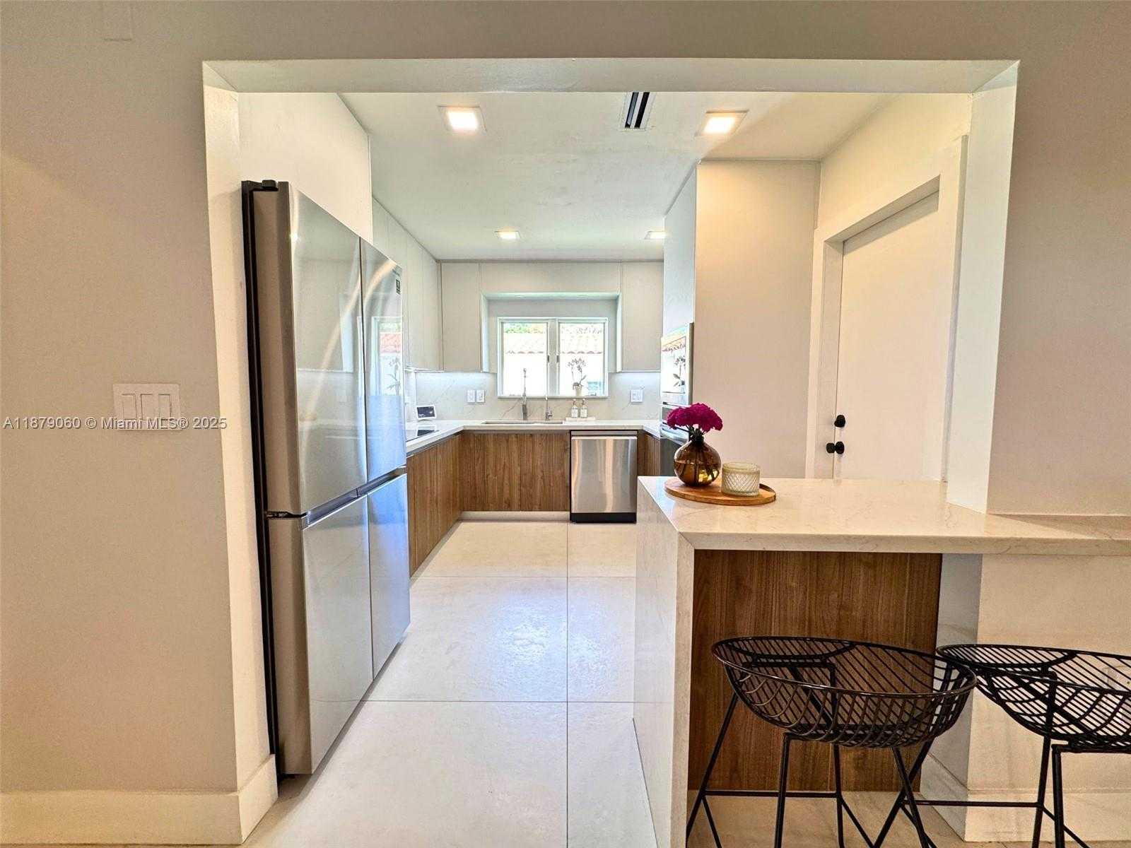 Small Image of 1502 ALBERCA ST, Coral Gables Number 8