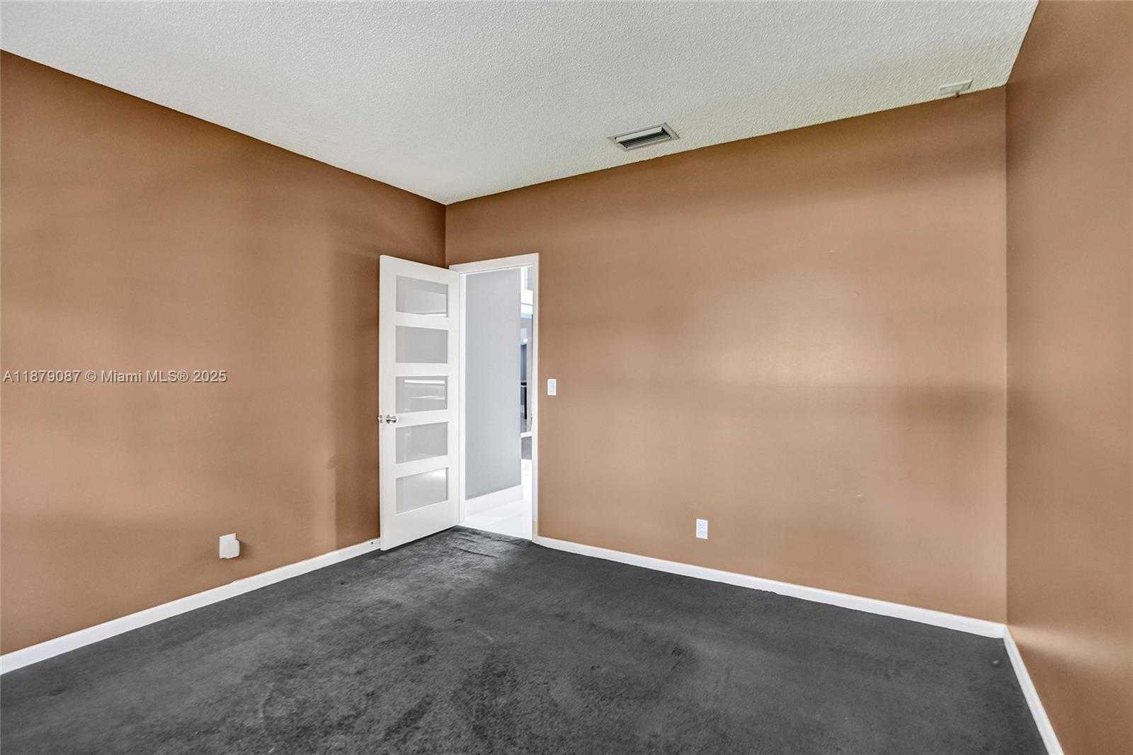 Small Image of 1321 SOUTH WEST 102ND AVE, Pembroke Pines Number 10