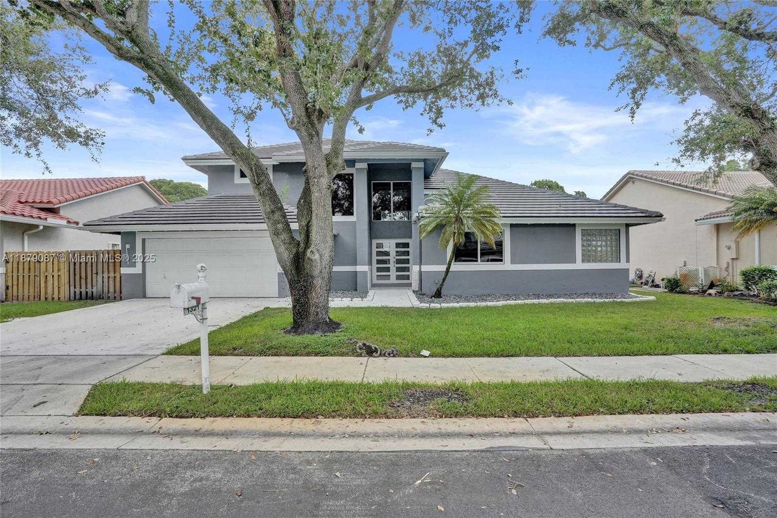 Small Image of 1321 SOUTH WEST 102ND AVE, Pembroke Pines Number 2